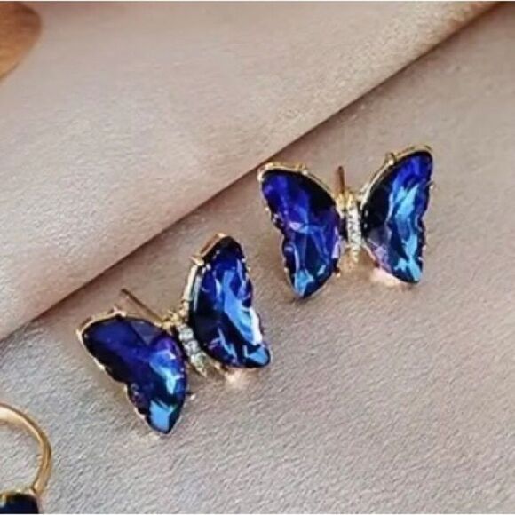 🩵 Betsey Johnson sparkling blue crystal butterfly earrings 🩵 - Picture 3 of 6